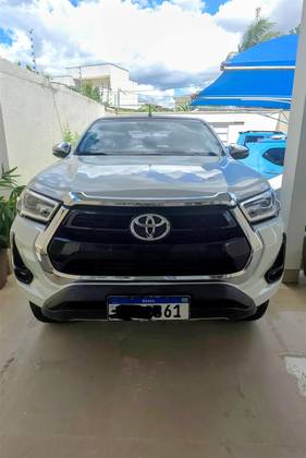 TOYOTA HILUX 2.8 D-4D TURBO DIESEL CD SRX 4X4 AUTOMÁTICO TOYOTA HILUX 2.8 D-4D TURBO DIESEL CD SRX 4X4 AUTOMÁTICO